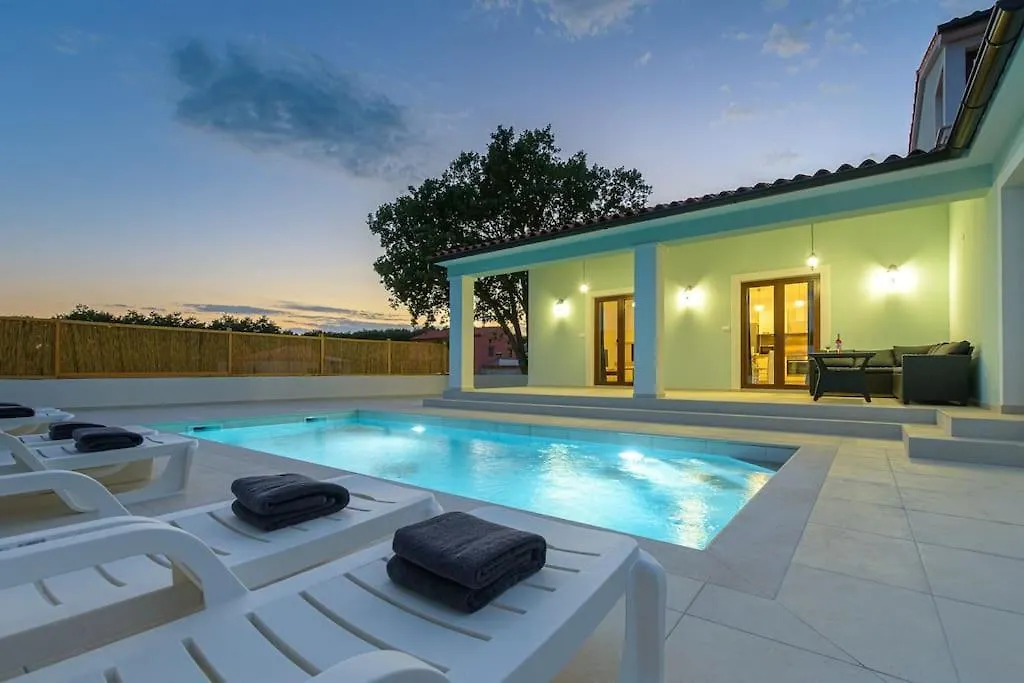 Villa St. Vinzent Bibici 0*,  Croatia